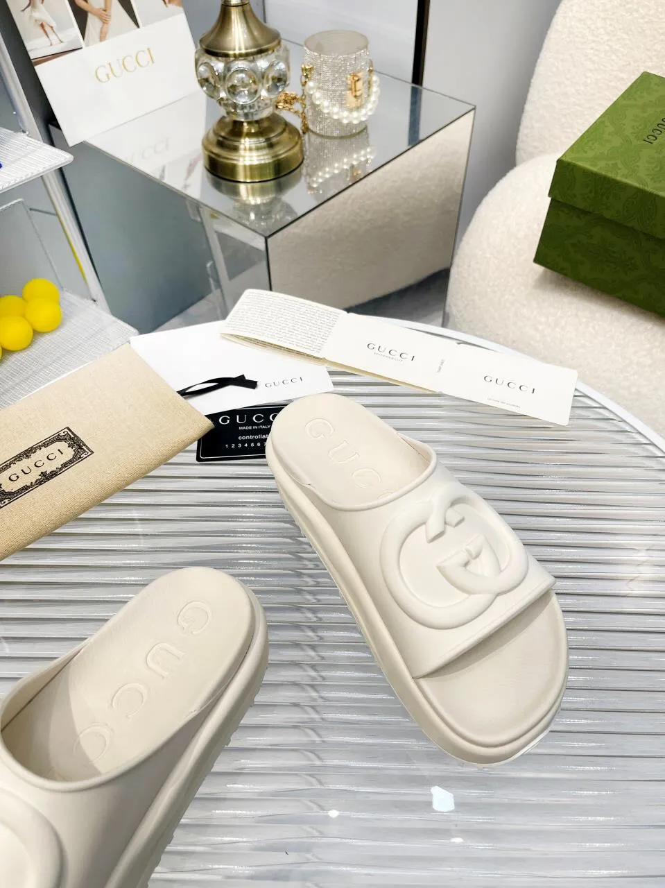 👟👟Ex-factory price👟👟Ex-factory price 360👟👟 Women's Shoes Factory Gucci｜Miami 2022 summer macaron color thick-soled slippers💜 Comfortable and versatile, macaron color, thick sole elongates🧚‍♀️Little fairies' leg lines become longer in seconds! It looks like a pair of beach shoes on your feet. Imagine walking on the beach wearing these shoes and not getting stuck in the sand at all. The sunset, the beach at dusk 🏖️. And you in the silhouette on the beach, stroking your long hair and fluttering long skirt... 🖤The upper material of the outsole is T👟👟Ex-factory price👟👟Ex-factory price U, so it is very comfortable and effectively relieves the pressure on the feet. ♥️ The shoe height is 4-5CM, which is very suitable for petite girls who are not used to wearing high heels. They are very stable when walking. Code number 35-40